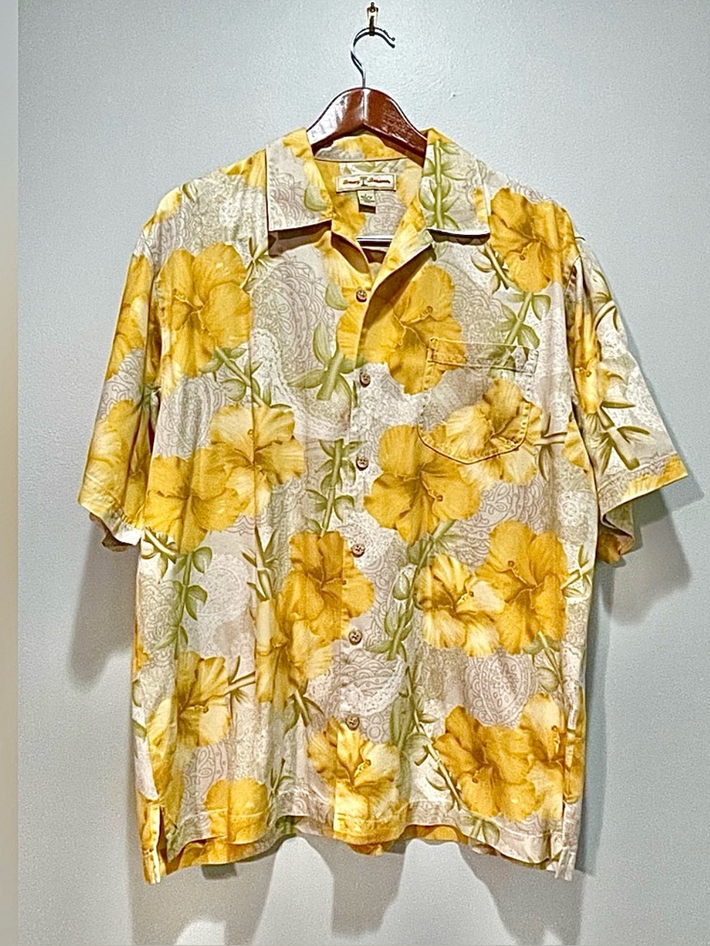 Tommy Bahama Men’s Large Yellow Floral Silk Hawaiian Shirt EUC